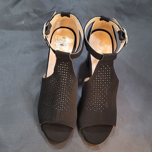 BRAND NEW FOREVER T-STRAP BLOCK-HEEL OPEN TOE BOOTIE - Picture 4 of 15